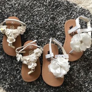 Girls white flower sandals size 4